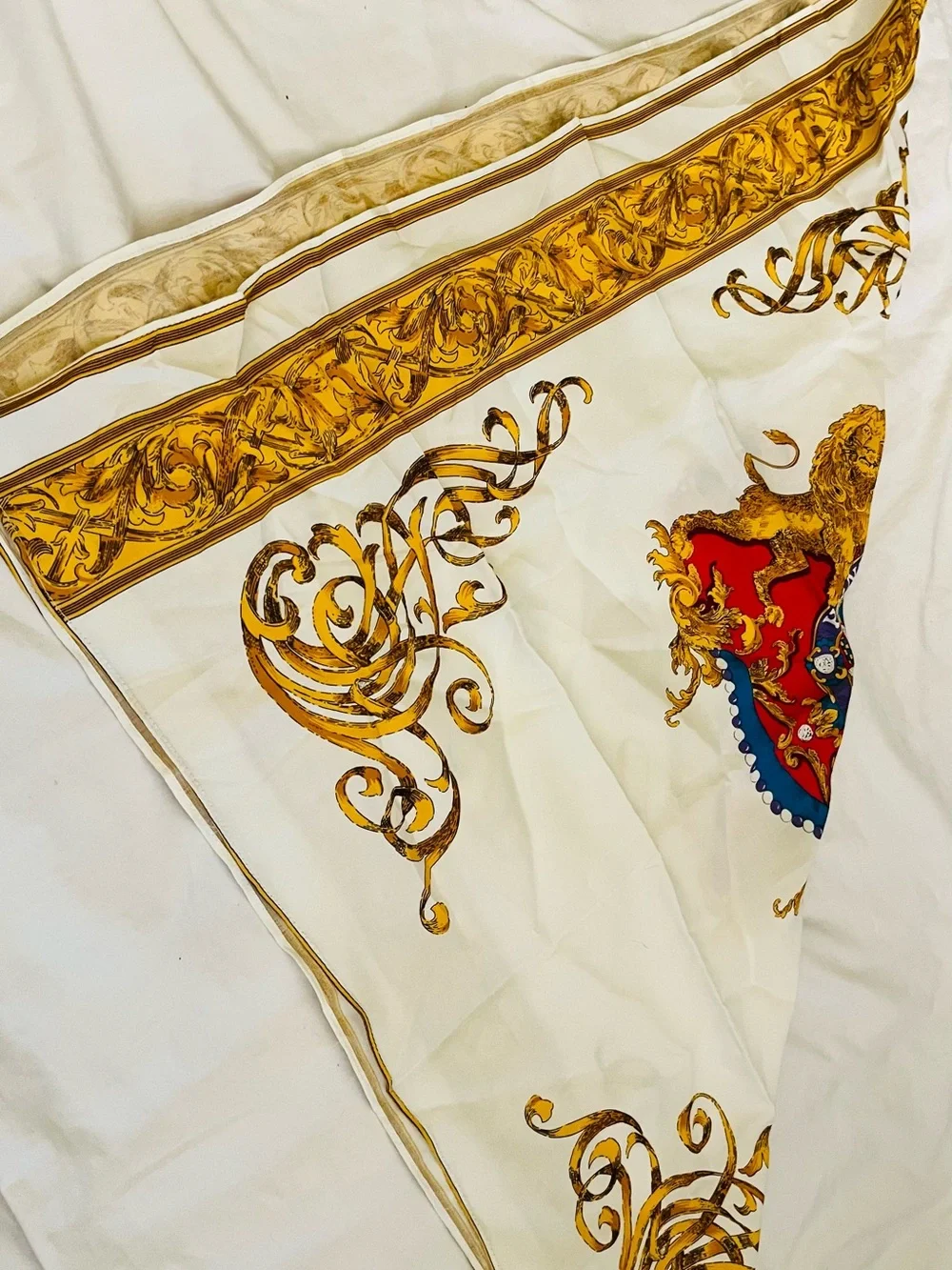 Luxury Cream and Gold Decorative scarf 🧣